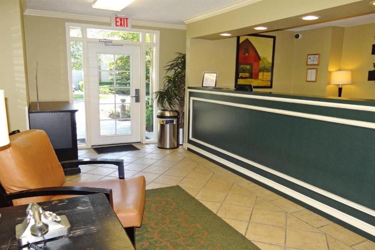 Extended Stay America Select Suites - Durham - University - Ivy Creek Blvd Екстер'єр фото