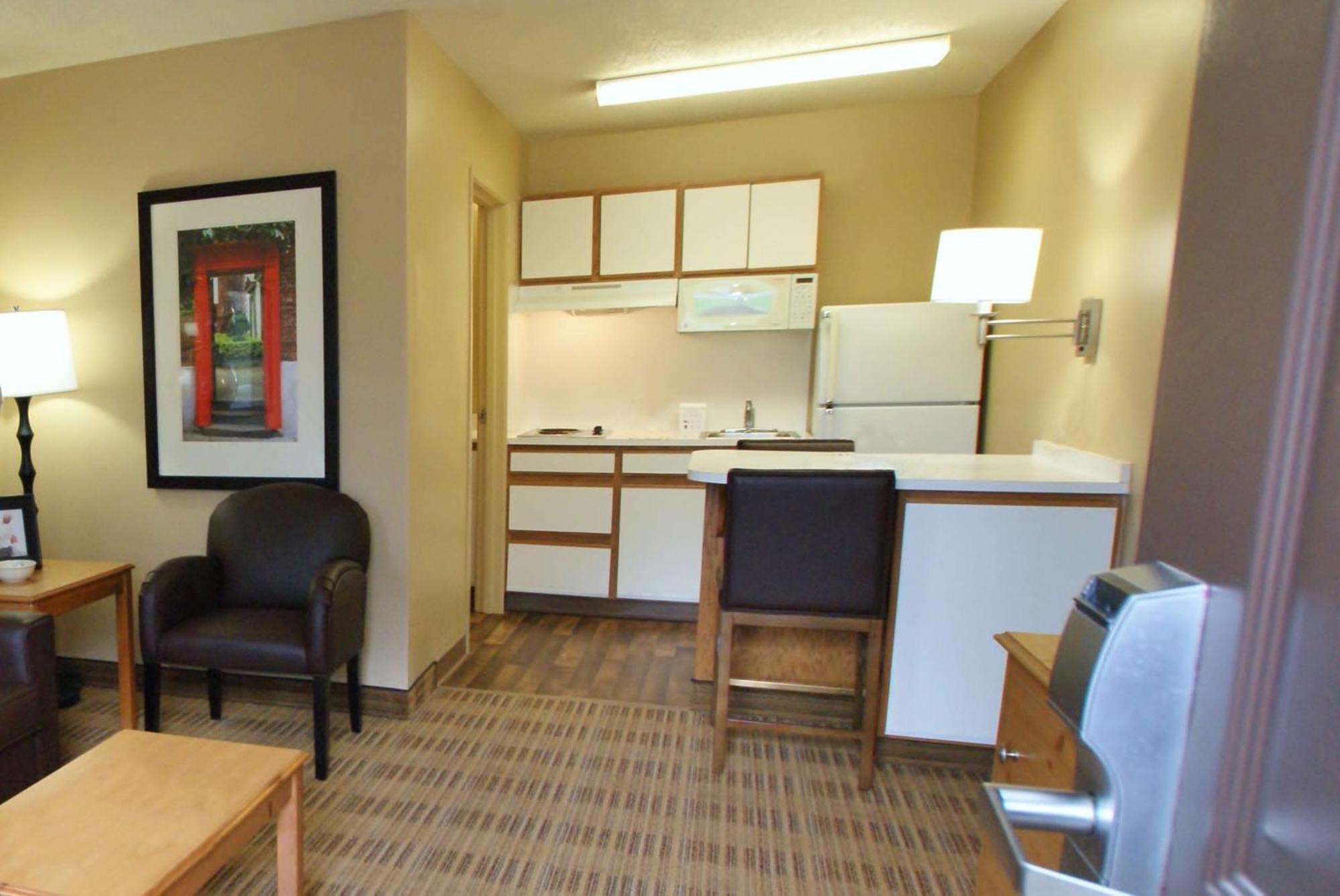 Extended Stay America Select Suites - Durham - University - Ivy Creek Blvd Екстер'єр фото