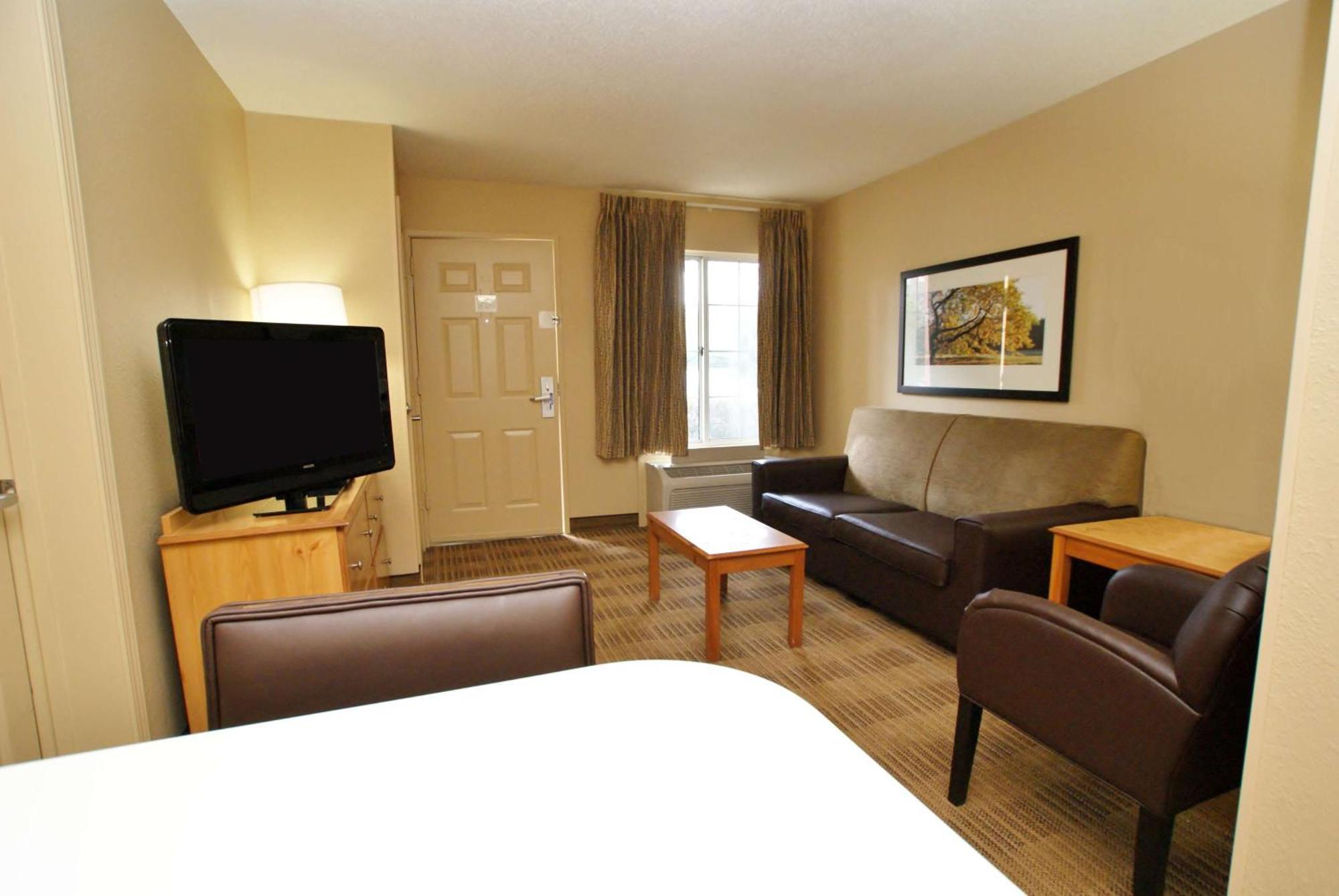 Extended Stay America Select Suites - Durham - University - Ivy Creek Blvd Екстер'єр фото