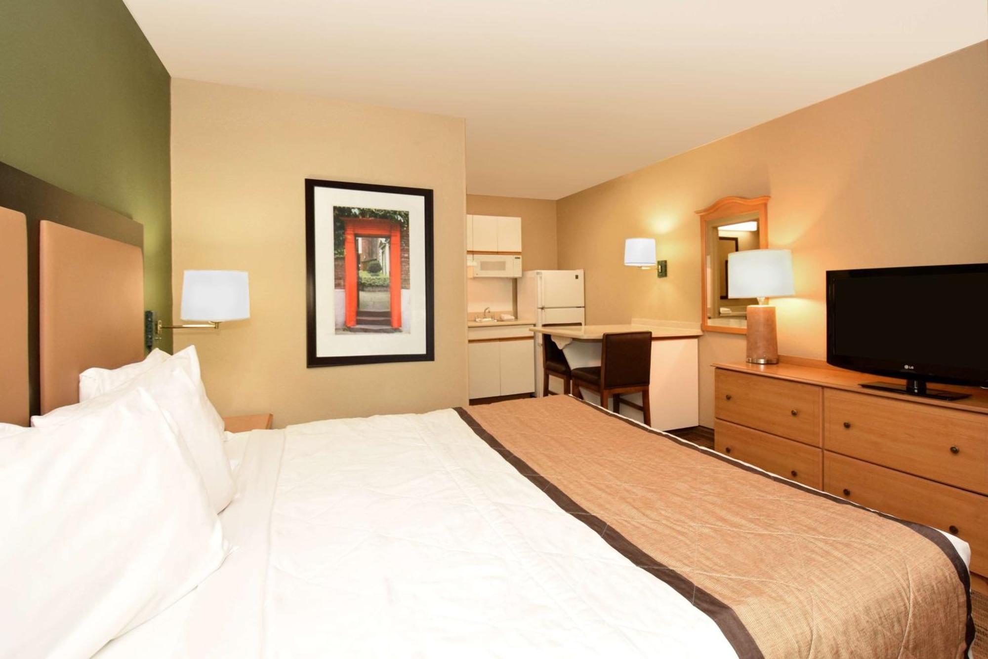 Extended Stay America Select Suites - Durham - University - Ivy Creek Blvd Екстер'єр фото