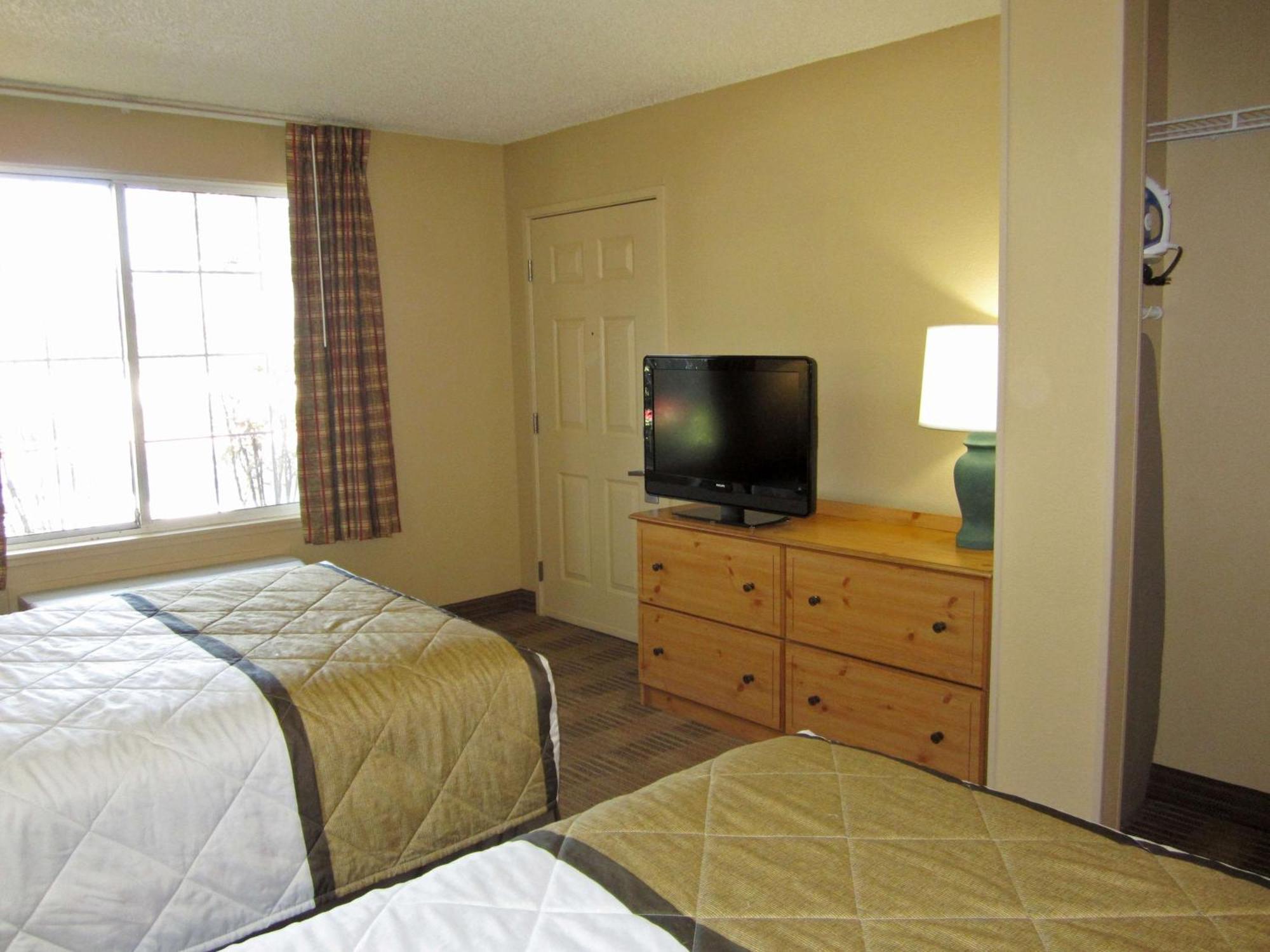 Extended Stay America Select Suites - Durham - University - Ivy Creek Blvd Екстер'єр фото