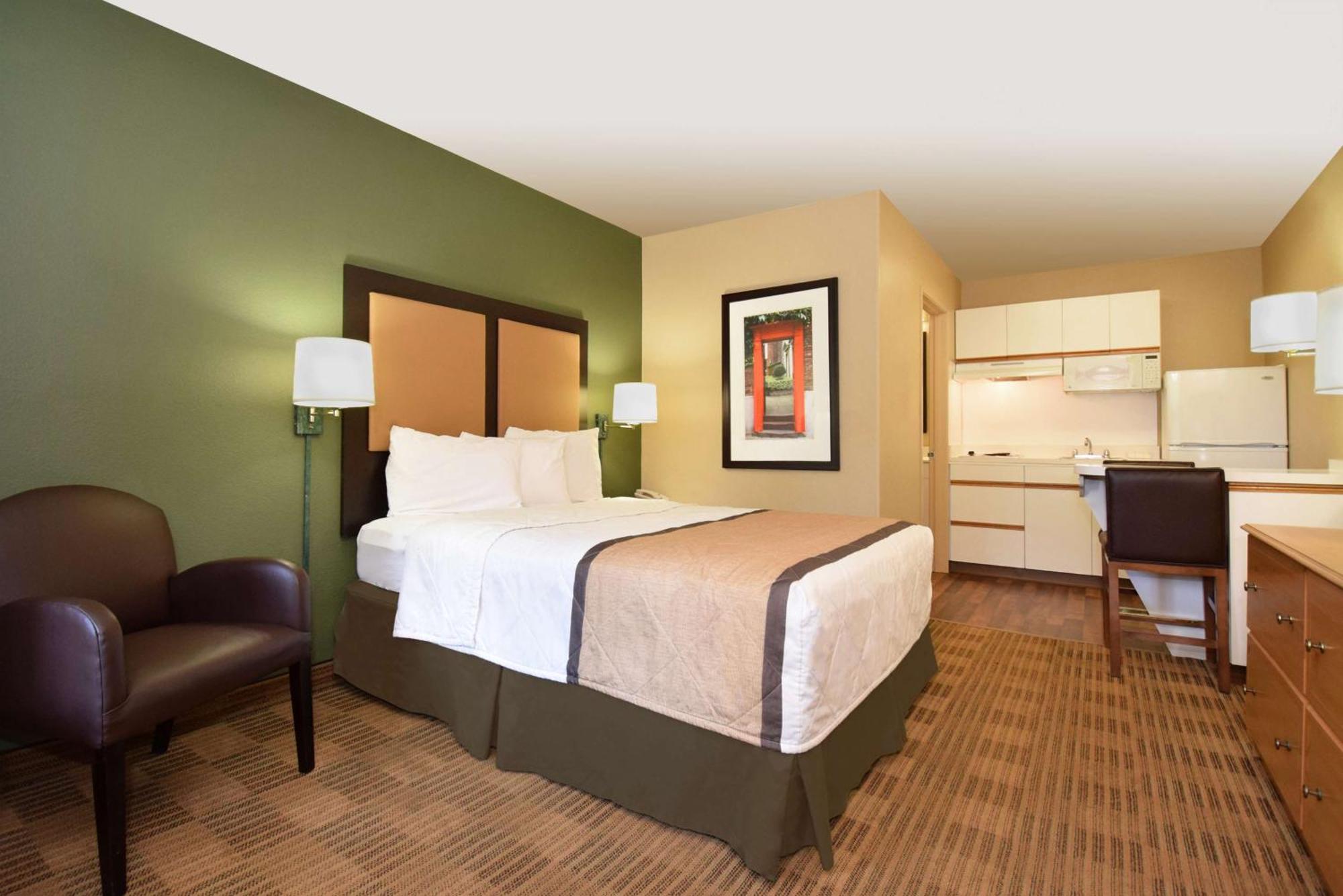 Extended Stay America Select Suites - Durham - University - Ivy Creek Blvd Екстер'єр фото