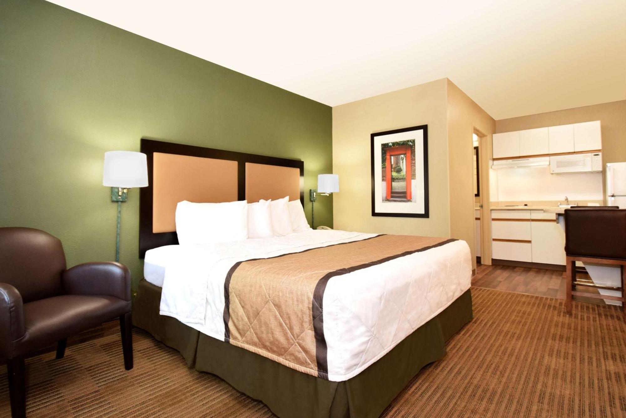Extended Stay America Select Suites - Durham - University - Ivy Creek Blvd Екстер'єр фото
