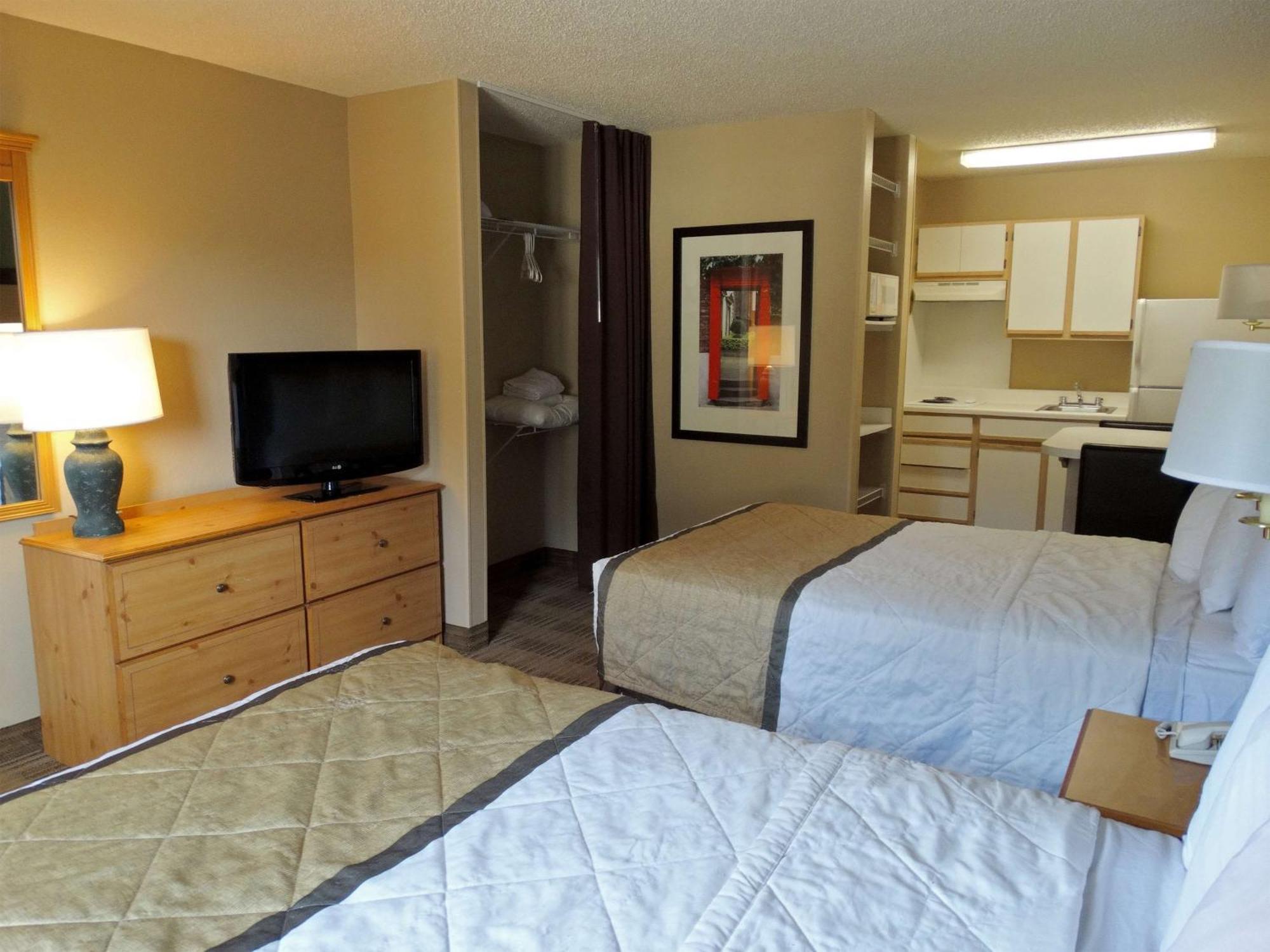Extended Stay America Select Suites - Durham - University - Ivy Creek Blvd Екстер'єр фото