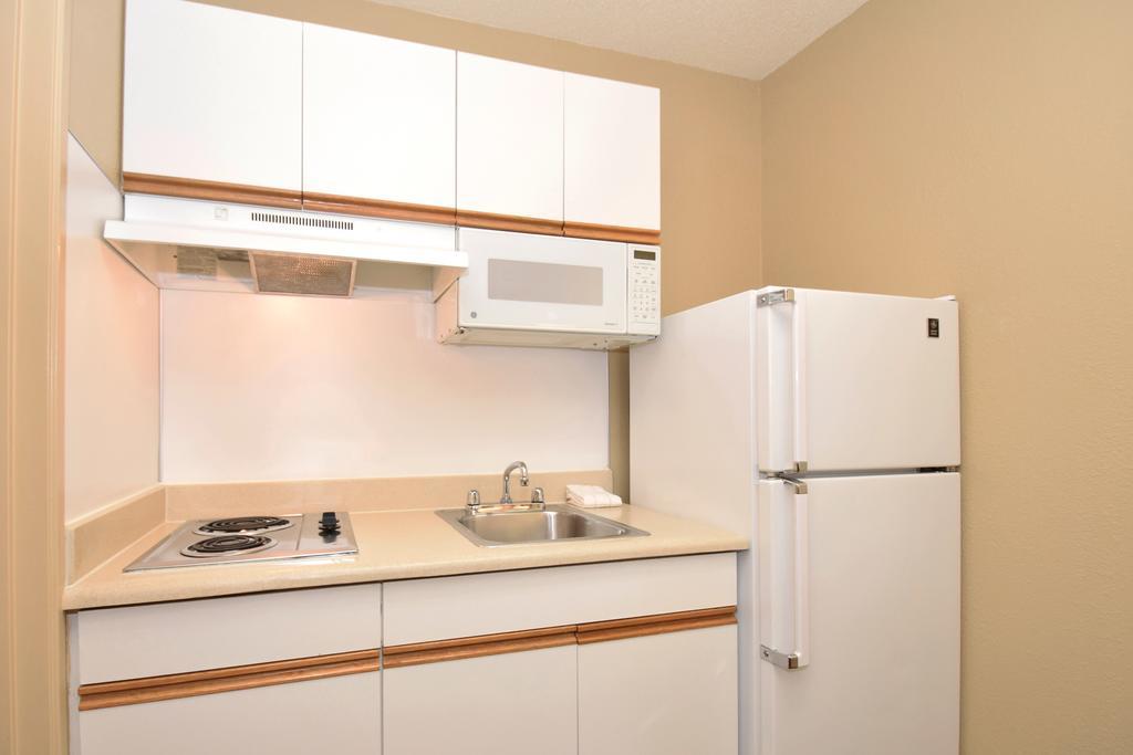 Extended Stay America Select Suites - Durham - University - Ivy Creek Blvd Екстер'єр фото