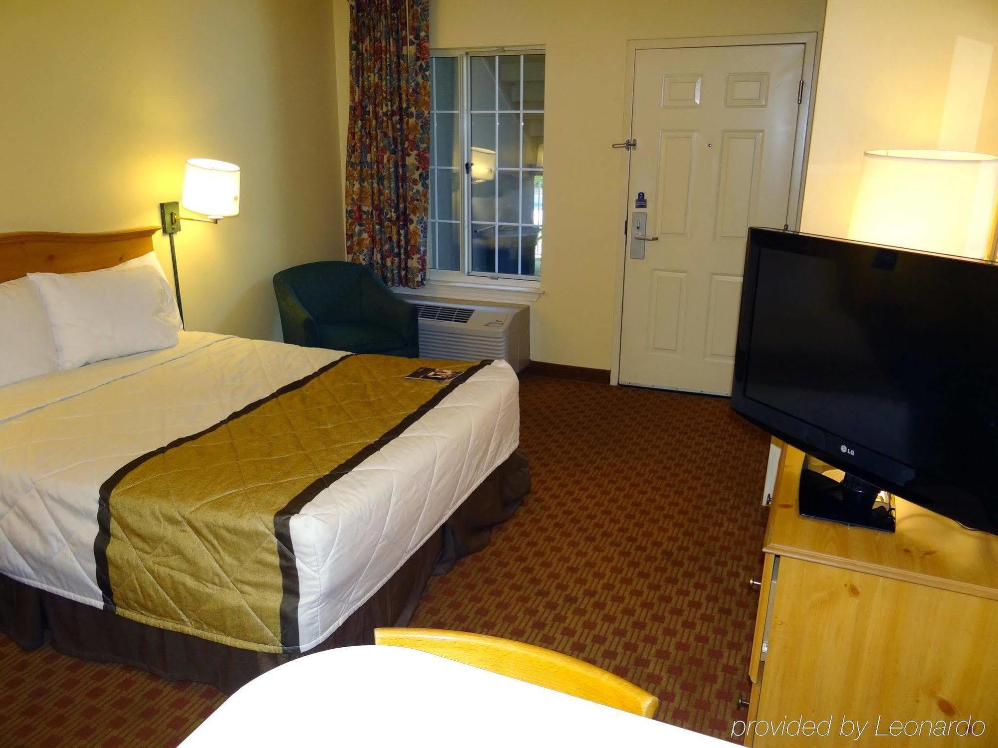Extended Stay America Select Suites - Durham - University - Ivy Creek Blvd Екстер'єр фото