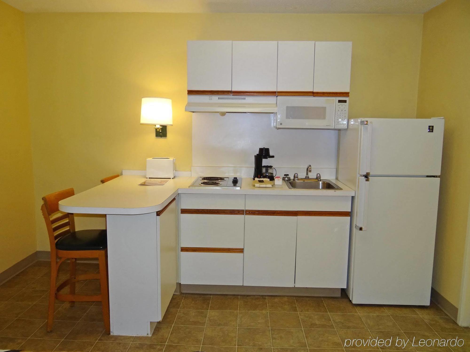 Extended Stay America Select Suites - Durham - University - Ivy Creek Blvd Екстер'єр фото