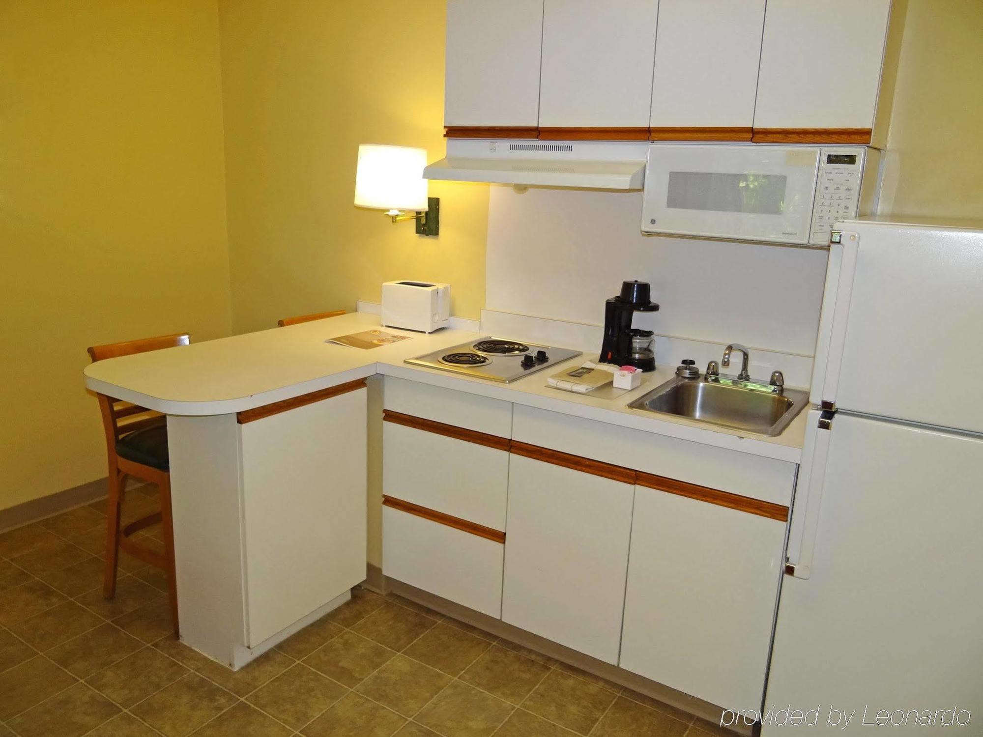 Extended Stay America Select Suites - Durham - University - Ivy Creek Blvd Екстер'єр фото