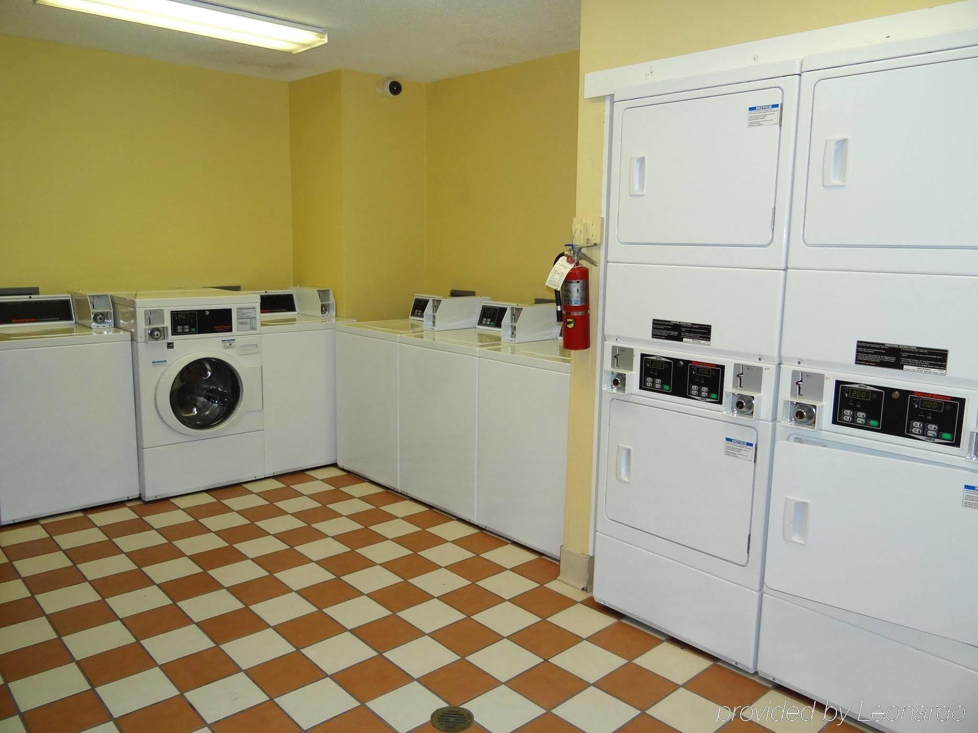 Extended Stay America Select Suites - Durham - University - Ivy Creek Blvd Екстер'єр фото